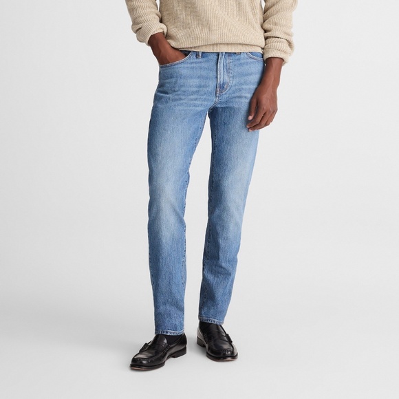 Madewell Relaxed Taper Jeans in Marcey Wash - Picture 5 of 6